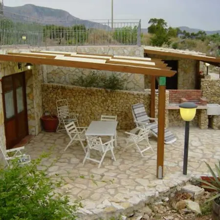 Marisi Villa Macari